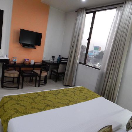 Hotel The Marque Матхура Экстерьер фото